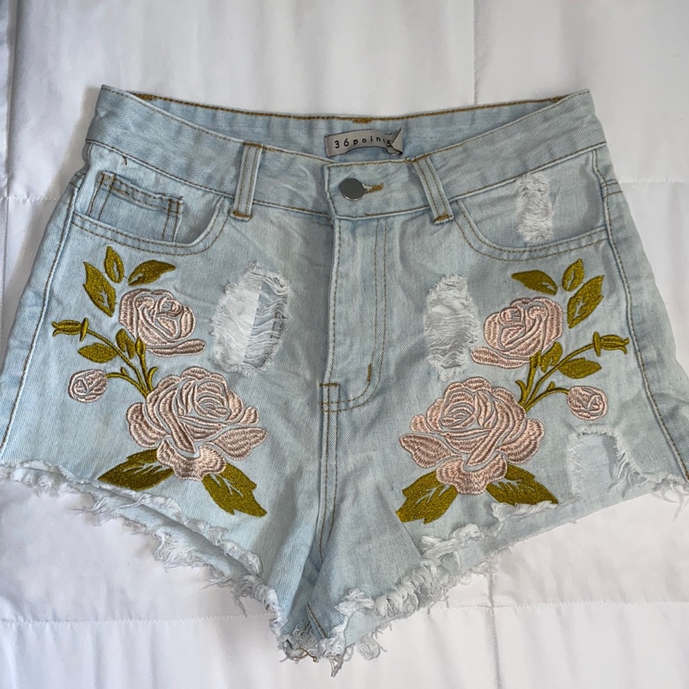 ripped shorts with flower design!